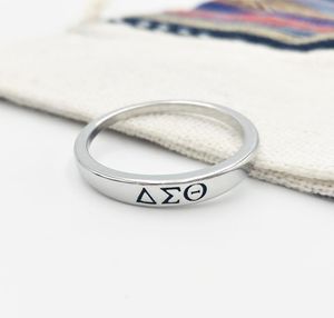 Delta Sigma Classic Sigma Rings Anello di simbolo lettera nera per donne Gioielli regalo in stile estivo 2018 Nuovo arrivo intero je2676726