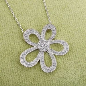 Wysokiej jakości szterling Sier Full Diamond Five Petal Naszyjnik kwiatowy dla damskiej biżuterii marki mody
