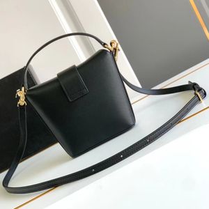 12a helt ny spegelkvalitetsdesigner hinkväska kvinnors kohud läderväska svarta handväskor lyxiga mini väskor crossbody axelväska med låda