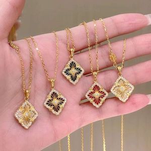 Designer JewelryPendant Necklaces Buchelati Necklace V Gold Plated 18 K Gold Four Leaf Grass Double Sided High Quality Fashion Collar Chain Womens Color Protection