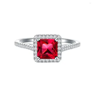 Cluster Rings -modeller Simulerade Ruby Diamond Ring European och American S925 Pure Silver Women's Non Fading Simple