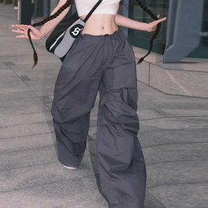 Женские брюки Capris Qwk Y2K Серые мешковатые грузовые брюки Женщины с высокой талией винтажные хип -хоп штаны с парашютом Harajuku