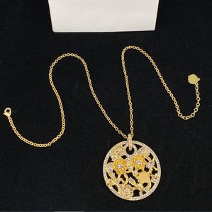 Personality 18K Gold Plated Crystal Flower Pendant Necklace Designer Medusa Engraved Portrait Charm Necklaces For Women
