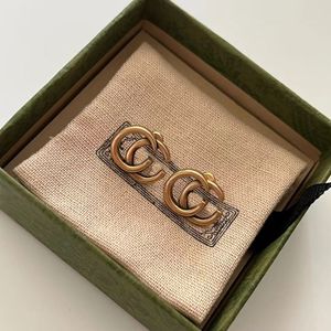 Klassiska brevörhängen har frimärken 14k gulddesigner örhängen för kvinnors bröllopsfester födelsedagspresent smycken