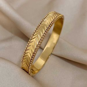 Armreifen Vintage Gold Farbe Edelstahl Unregelmäßige Perlenkette Geometrische Armreifen Armbänder für Frauen wasserdichte Schmuckgeschenke T240509