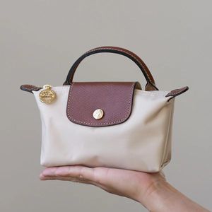 Bun de bolinho de massa moda Novo Mini Mini Bolsa de Mudança de Mudança de Magidão Moda e leve Handheld Crossbody Handheld