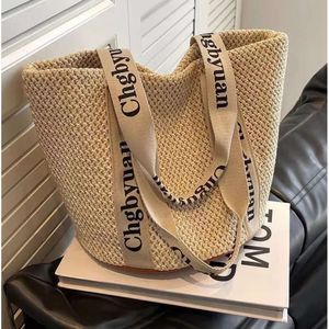 Woven straw female capacity 2024 new spring and summer Joker one-shoulder beach commuter bucket bagbag