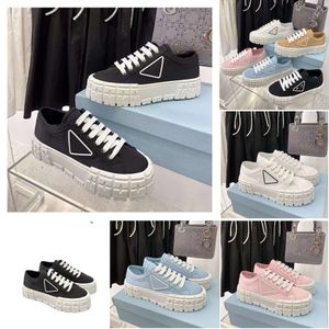 Scarpe casual designer Triangle Logo Piattaforma a doppia ruota Sneaker Nylon Sneaker da donna per scarpe da ginnastica bianca SIGHT TRIPLE SPELLO SPOSSO LUSO LUSO DI GABARDINA DI GABARDINA Summer