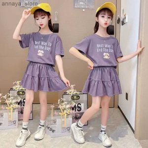 Set di abbigliamento 2023 set per bambini estivi ragazze abbigliamento T-shirt per lettere adolescenti+pantaloncini jk piegata stretta per bambini 4 5 6 7 8 9 10 11 12 anni gall2405l24045