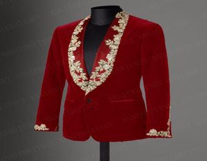 Anniebritneney 2019 Адаптированный бархатный кружевной аппликатор мужской костюм Slim Fit Tuxedo Groom Prom Свадебные костюмы Blazer Red Jacket Black Pants5781964