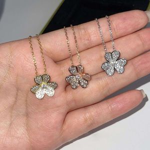 Sier Diamond Clover Ожерелье для женщин сладкие лепестки в форме сердца фриволи