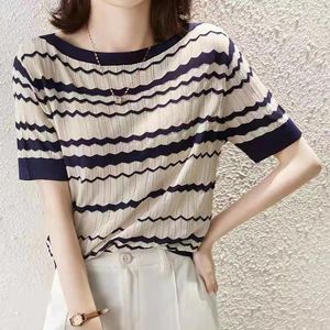 Kvinnors T-skjortor Summer Fashionabla Stripe Ice Silk Stick Kort runt krage tunn bomull och linne T-shirt Halva ärmstopp