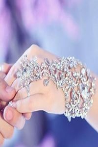 I lager gnistrande smycken fingerlös kristallblomma brudhandskedja kvinnor som dansar armband smycken smycken handske bröllop acces1814177