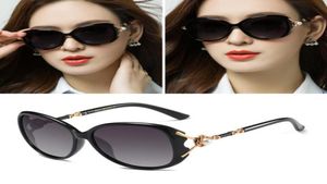 Os novos óculos de sol polarizados com óculos de sol redondos femininos podem ser combinados com a tela de face quadrada de óculos Red1765705