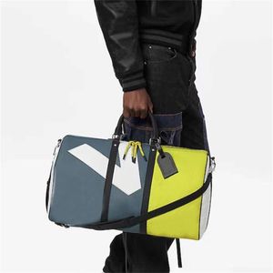 Män resväskor designer utomhussport packar handväskor kvinnor duffel väska mode läder bagagepåse vattentät man tote handväska 50 cm 300u