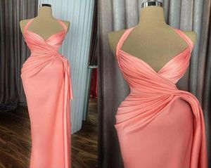 Eleganckie koralowe syrenę wieczorowe sukienki kantarowe v szyi plisowane podłoga długość podłogi formalny impreza celebrytów konkursowe suknie