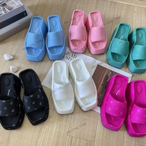 Sandali di marca Slipper Cristalli pieni di punta quadrata High tallone da donna ricamato per cunei per scarpe scarpe piattaforma di cotone piattaforma piatta muli piatti lady pompa spiaggia estiva estate spiaggia