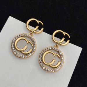 Fashion Gold Diamond Stud Earrings Designer Classic Earring for Lady Women Party Wedding Lovers Gift Engagement Smycken för Bride C 220 252S