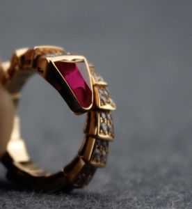 Viper Head Ring Memale Muse Carnelian Rings女性結婚式のパーティーレッドジェムリングバレンタインデージュエリー5765631