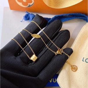 Designer Anhänger Halskette Liebe Frauen Schmuck Klassiker Luxus Mode 18K Gold Fashion Marke Paar glitzernder Halsketten sehr schönes Geschenk 239s