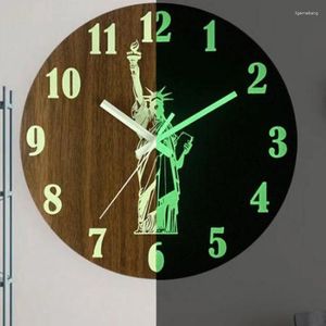 Wanduhren 12 Zoll moderne Holzkörnern Leuchtende Uhr mit Statue der Muster Wohnzimmer Dekoration Kunst Uhr