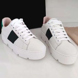 Designer Women Sneaker Retro Embroidered Platform Shoes Genuine Leather Thick Bottom Flats Classic Lace-up Casual Shoe With Box 332