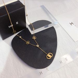 Lyxig utsökta halsband High End Design Pendant Necklace 18K Gold Plated Long Chain Charm smycken Tillbehör Klassiskt premiummärke H 3085