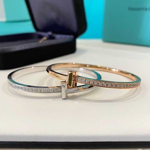 Global fashion luxury jewelry bracelet for showing love Gold High Quality New Bracelet 18k Rose Platinum with common tifanly