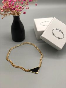 2024 Luxurys försäljning hänge halsband mode för man kvinna 48 cm inverterade triangel designers varumärke smycken mens kvinnor hög kvalitet 19 modell
