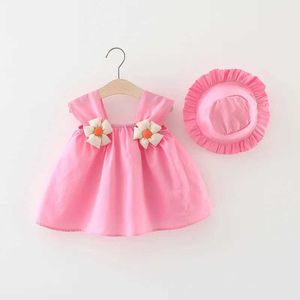 女の子のドレス2pcs/セットコットン幼児の女の赤ちゃんサマープリンセスドレスソリッドカラースリーブレススリングドレスと花の装飾 +帽子6m-3t