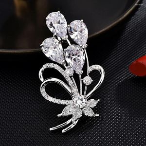 Broschen Luxus für Frauen Blumen Brosche Kristall Zirkon eingelegt Anzug Mantel Pins Modejewely Accessoires Hochzeit Brautjungfern Geschenke