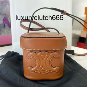 デザイナーCE Trimphal Arch Bag Sholend Girl Bucket Bag Messenger Bag Designer Cel Canvas Split Leather Bucket Cowhideは美しい能力を持っています。