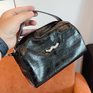 Элегантная дизайнерская сумка кожаная бриллиантовая роскошная роскошная сумочка кожа одно цепное одно плечо.