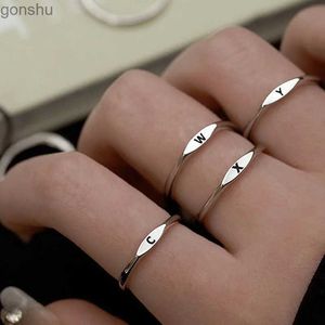Parringar Minimalistiska initiativ Ring A-Z 26 Letter Ring Korean Womens Simple Silver Plated Justerbar Finger Ring Födelsedagsmycken Gift WX