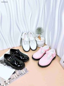 New kids shoes Solid color shiny patent leather girls Sneakers Princess shoe Size 26-35 Including shoe box baby flat shoes 24May