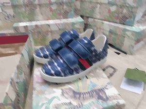 Luxury Baby Blue Print Sapatos infantis 26-35 Buckle Strap Girls Designer Boys 24 a maio