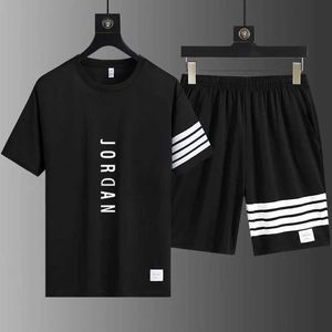 Herrspårar Summer Luxury Suit Mens Short Slve Suit Fitness Fashion Casual Shorts Mens Sportswear T-Shirt + Shorts 2 Set Y240508
