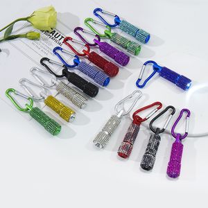 Keychains Designer Chain Designer di autodifesa per uomini pieni di perforazione LED LEGGIO Mini Tornario elettrico Ministica alpinismo Flasma Emergenza Pendente del portachiavi