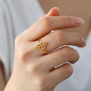 Bröllopsringar Skyrim Women Witchcraft Witch Knot Ring Rostfritt stål Guldfärg Justerbara fingerringar Vintage Wicca Amulet Jewelry Gift