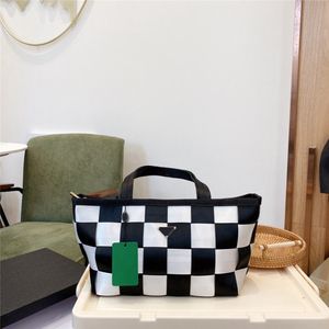 Robust specialmaterialvävd väska högkvalitativ svartvit rutig färgmatchande trendiga shoppingväskor unisex stil nylon handväska 228t
