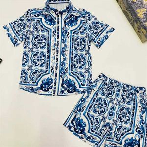 T-shirts High end ldrens clothing factory wholesale 2024 summer new boy swim wear ldrens sports shirt shorts 2pcs set blue flower H240508