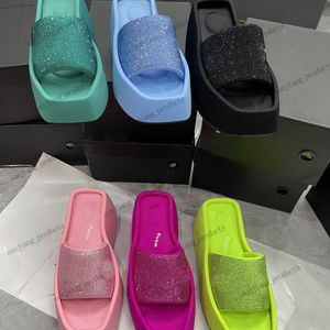 2024 High Heel Wedge Slippers Women Luxurys Platform Sandaler Diamond Rhinestone Pu Foam Square Toe Thick Bottom Shoes Elevate Pool Slides Slip On Mules Flip Flop Flat