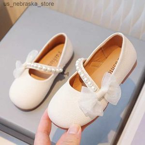 Slipper New Girl Princess Leather Shoes Fashion Edition Soft and Elegant Lace Bow Beaded Childrens Slippers Wedding Slide on Mary Jens Q240409