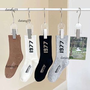 Designer di marchi alla moda essenziale telatura Socks ESS Sock 1977 Calzini corti Lettere minimaliste Lettere di tendenza e calzini per il tempo libero Classic Trendy Classic Trendy 9510