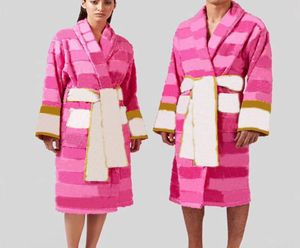 Klasyczne pary Bathobe Unisex Chłonność bawełniana bawełna moda sutowa moda vintage litera Jacquard Nightgown na świeżym powietrzu Portable7518614