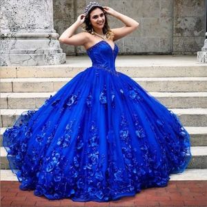 2024 Sexig Princess Royal Blue Quinceanera Ball Gown Dresses 3d Floral Flowers Sweetheart Lace Applicques Pärlor 16 Lång puffy tyll plus size Party Prom Evening 0509