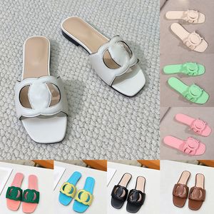 Hålad designer sandaler läder gummi platt klackar kvinnor tofflor lyxiga damer sommarskor glider storlek 35-41 skjutreglage Claquette Sandles Mules