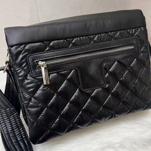 Black Down Jacket Single Rameer Crossbody Torba Sports Style z Zipper Unisex Killer Bag VIP Prezent