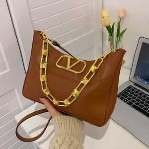 Urban Elegant Shoulder 2024 New Fashion and Atmosphere Chain Bucket Large Capacity Trendy Women's Bag 80% factory wholesale