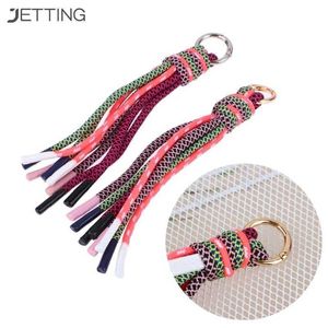 Nyckelringar Lanyards Ny högkvalitativ hårdvara mot stöld Keychain Fashion Bag Accessories Luxury Brand Tassel Womens Packaging Accessories J240509